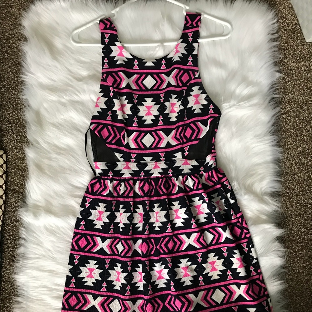 ☀️ Aztec print dress